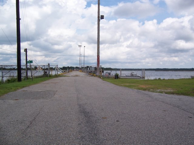 piercharlienavalweaponsstationcharleston.jpg