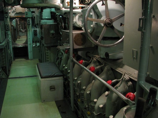 ussclamagore15.jpg